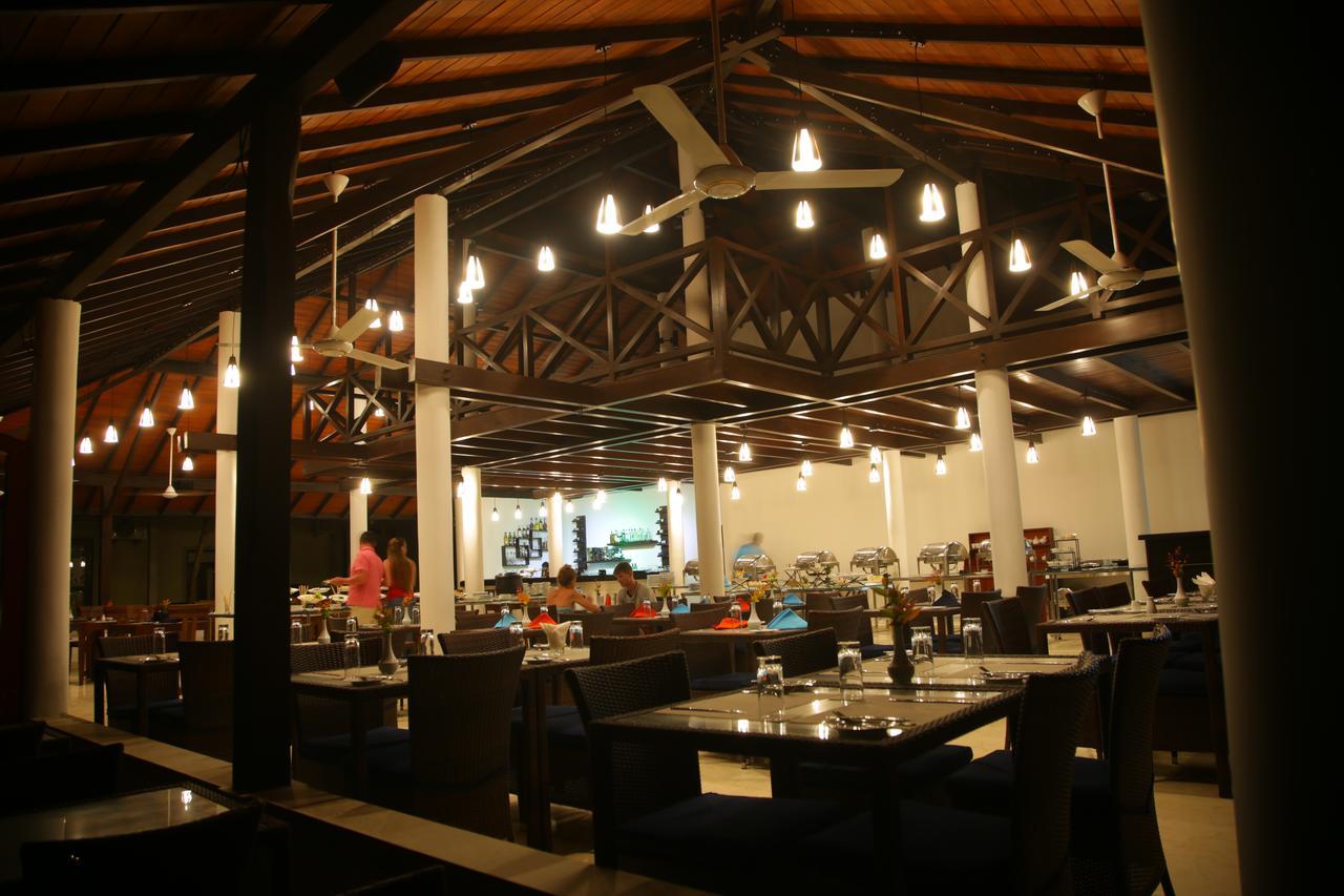 Ranna 212 Beach Resort Kahandamodara Kültér fotó