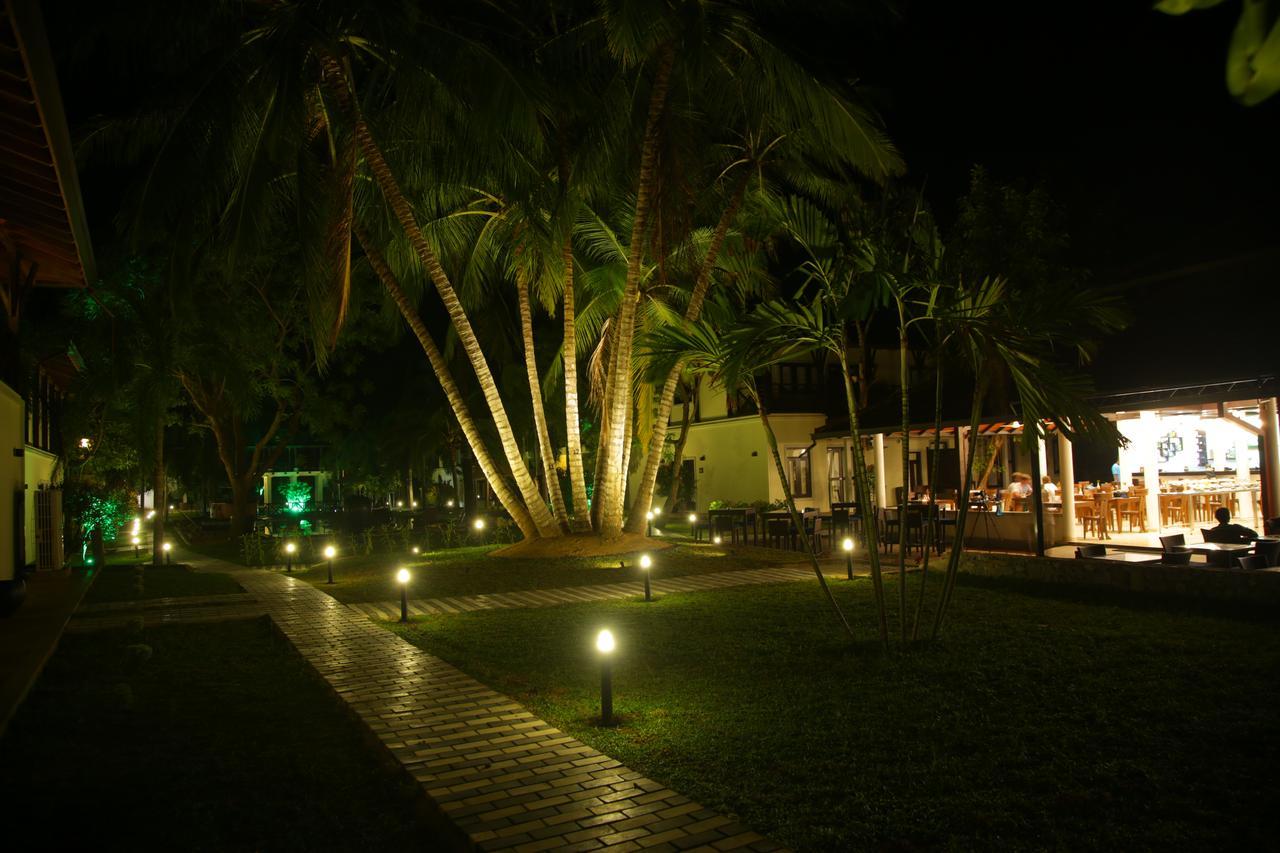 Ranna 212 Beach Resort Kahandamodara Kültér fotó