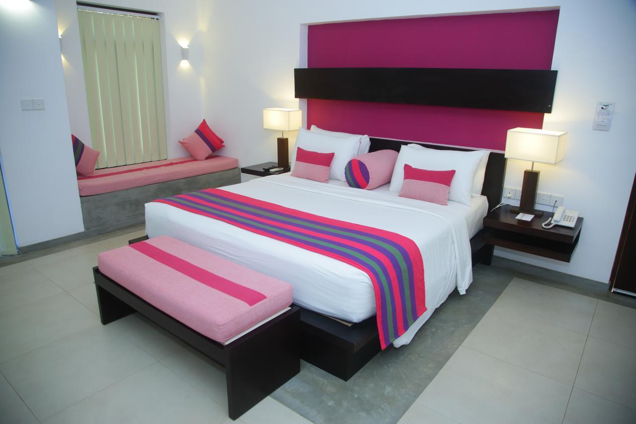 Ranna 212 Beach Resort Kahandamodara Kültér fotó